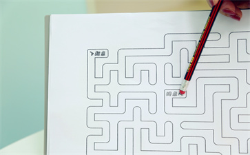 引起小孩子注意力不集中的原因有哪些呢？